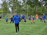 Laatste training S.K.N.W.K. JO7-1 (partijtje tegen de ouders) van maandag 27 mei 2024 (1/180)